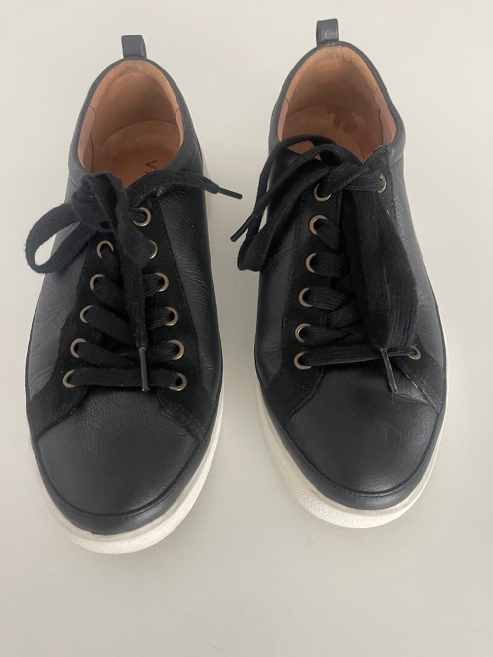 Vionic Winny Black Leather Sneakers Women’s
Size 8 WideShoes
